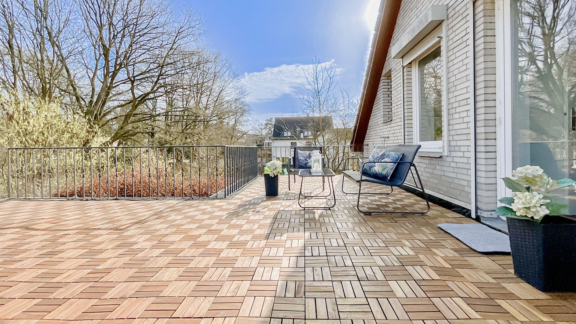 Zentral in HH-Niendorf: Einfamilienhaus (5,5 Zimmer) mit sonnigem Garten und PKW Stellplatz – Hamburg – Vorschaubild 4
