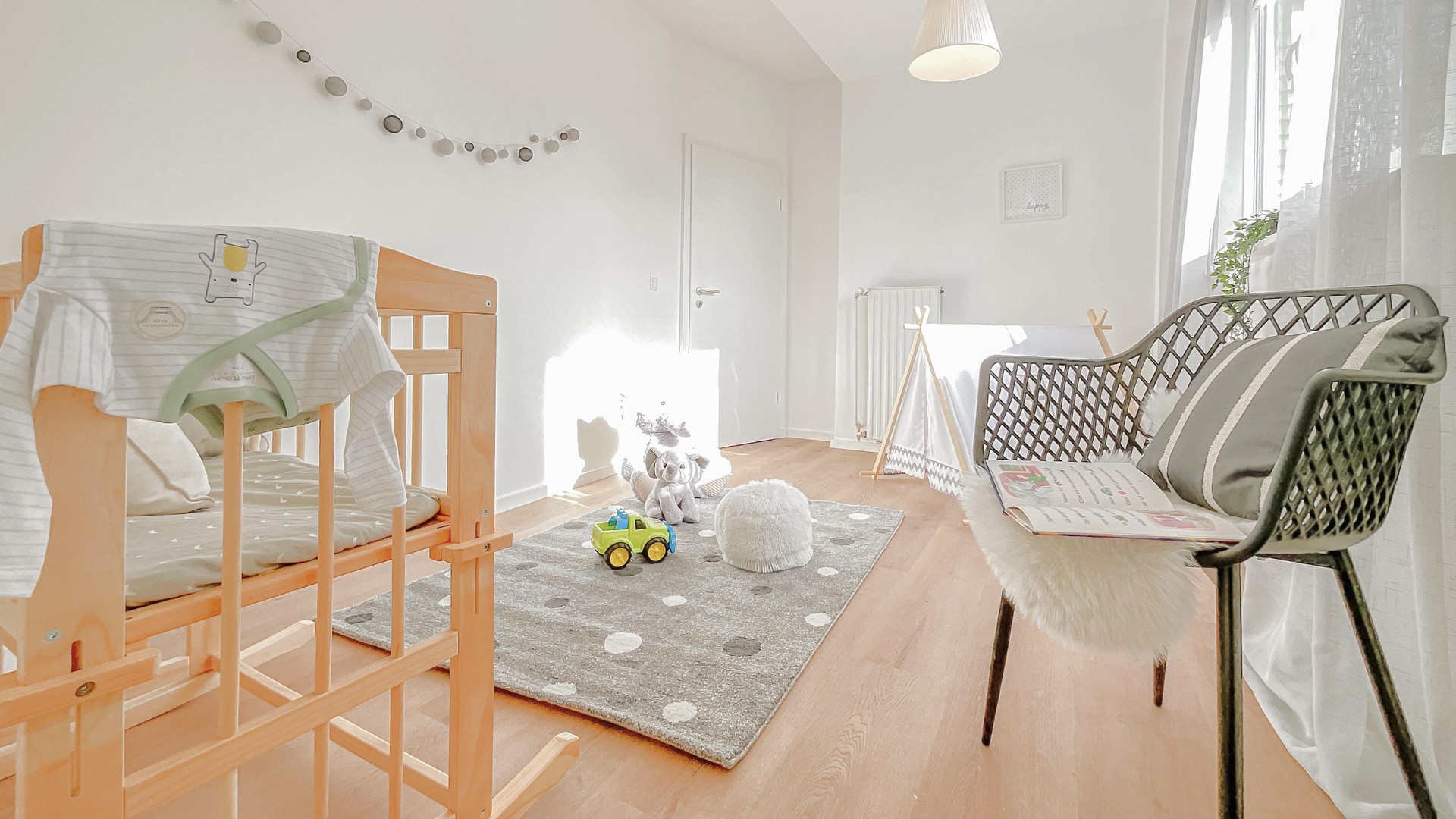 Zentral in HH-Niendorf: Einfamilienhaus (5,5 Zimmer) mit sonnigem Garten und PKW Stellplatz – Hamburg – Vorschaubild 9