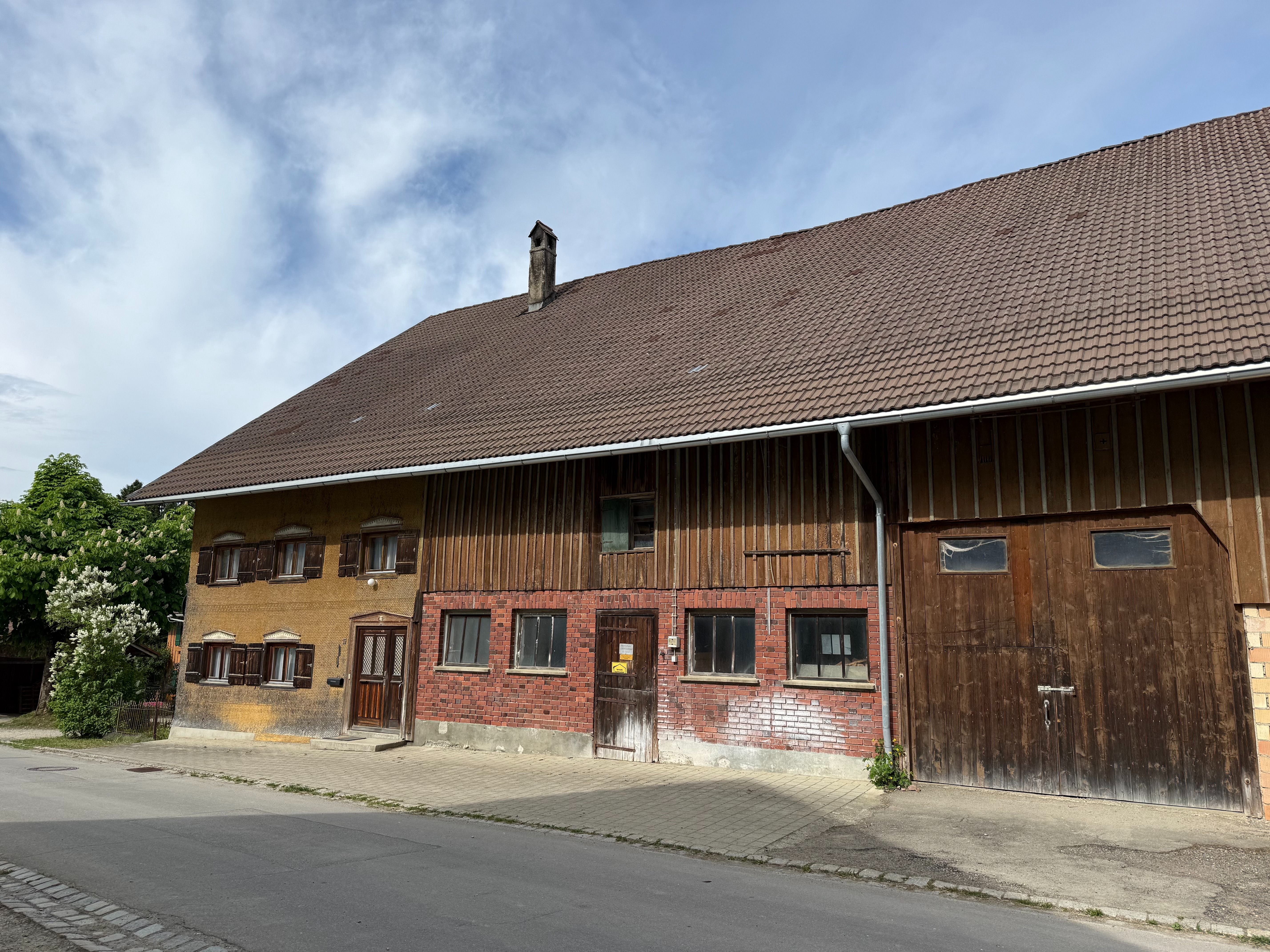 Sanierungsbedürftiges Bauernhaus in einem Teilort von Isny * 900 m² Wohn- und Nutzfläche * – Isny im Allgäu – Vorschaubild 3