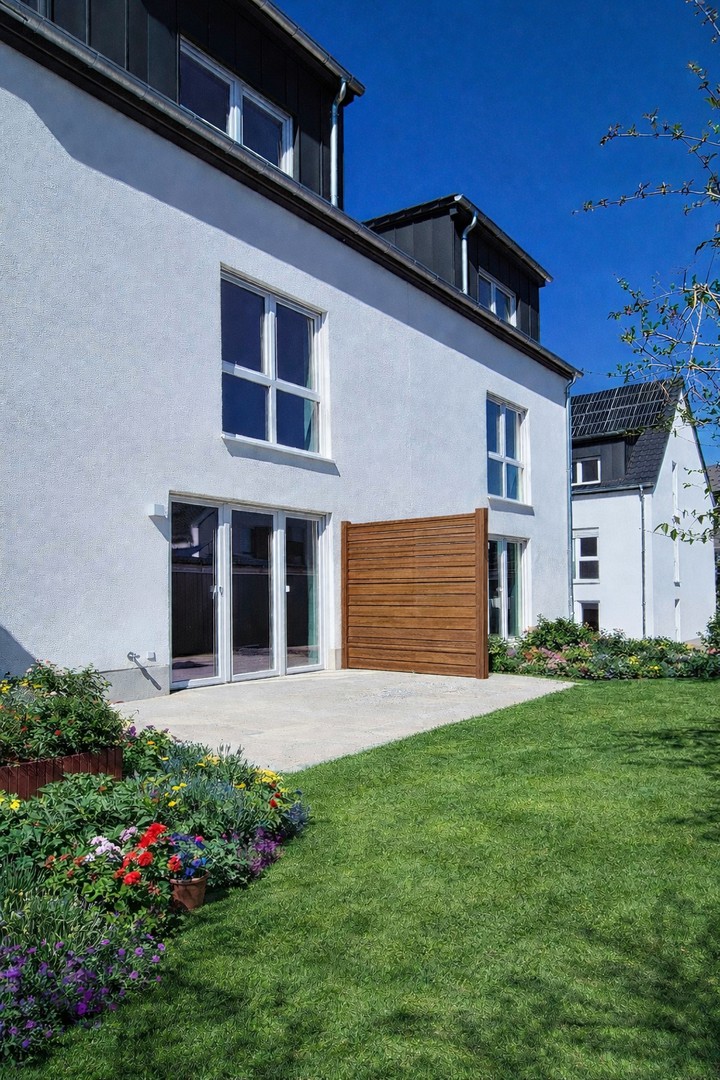 Neubau-Reihenhaus mit Terrasse – 140 m² Familienhaus mit sehr niedrigen Energiekosten (EH-40 + PV)