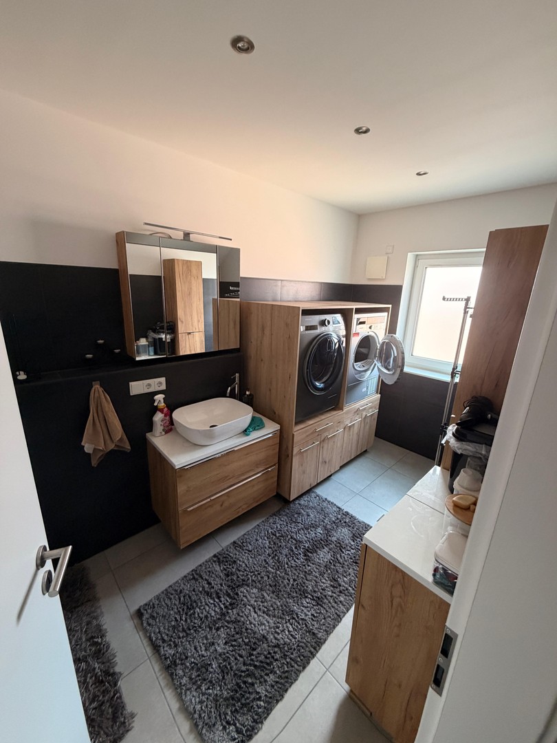 Perfektes Familienhaus: Moderne Doppelhaushälfte mit Garten, 3 Etagen & Top-Ausstattung – Bruchköbel – Vorschaubild 16