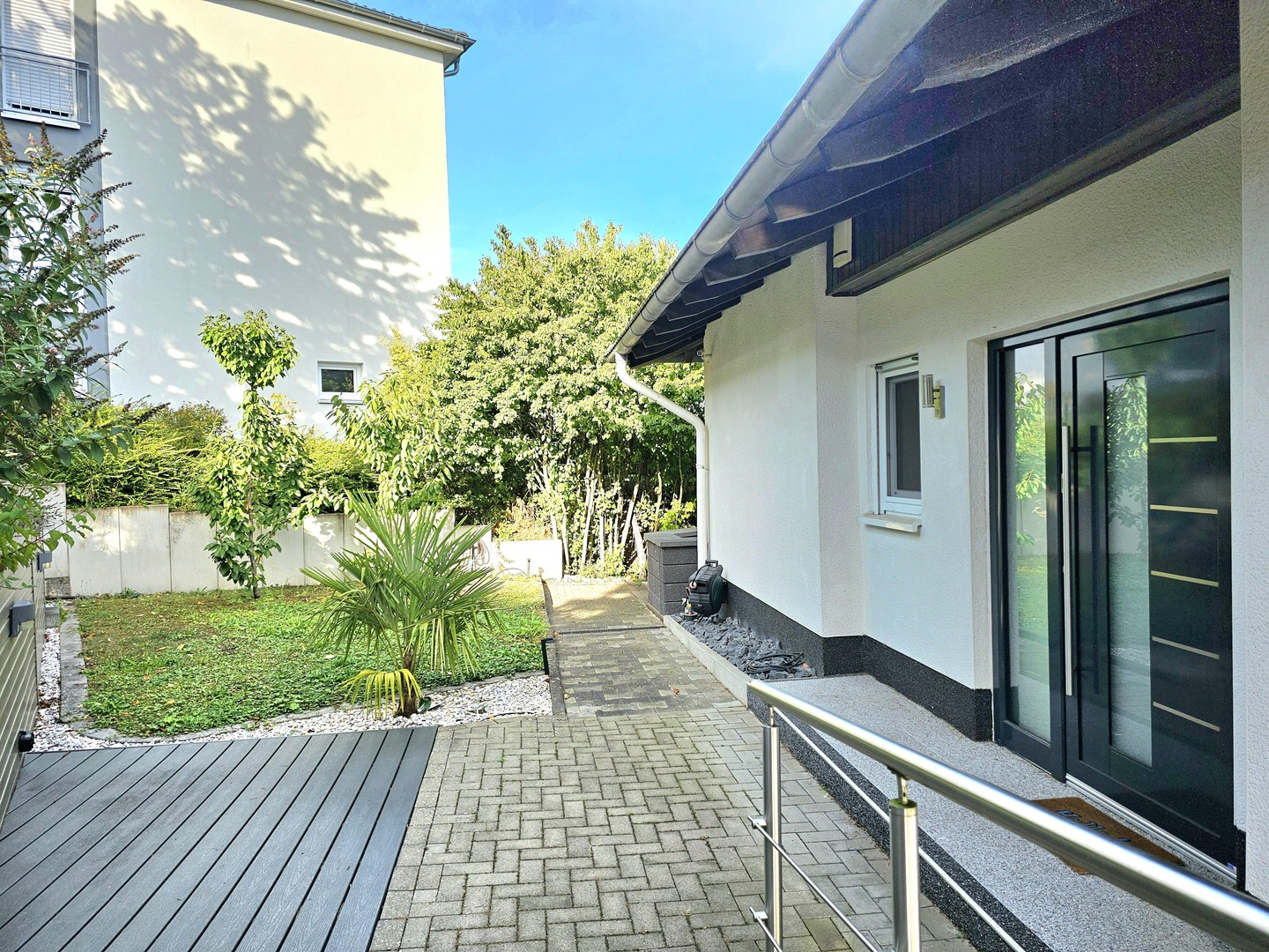 Traumhaft modernes Zweifamilienhaus: Wohnen & Arbeiten | PV, barrierefrei, Garten, Frankfurt 45 Min.