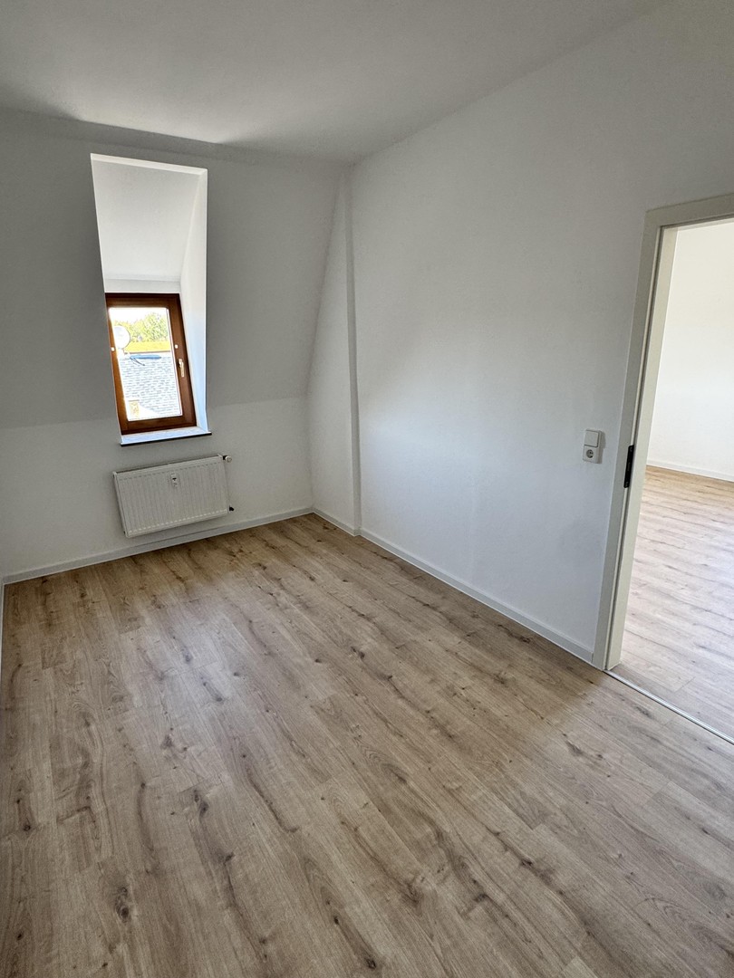 Neu sanierte 2-Zimmer-Wohnung mit modernem Tageslichtbad & EBK – ideal für Singles – Meerane – Vorschaubild 5