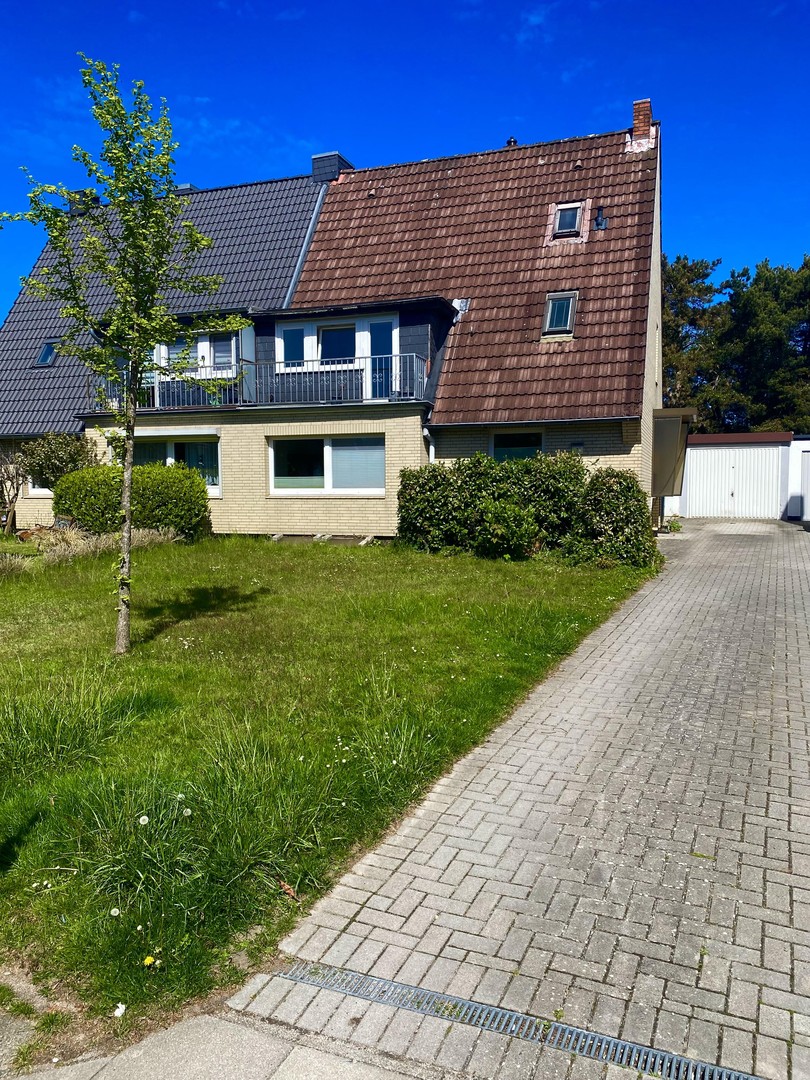 Doppelhaushälfte mit potenzial auf großem Grundstück