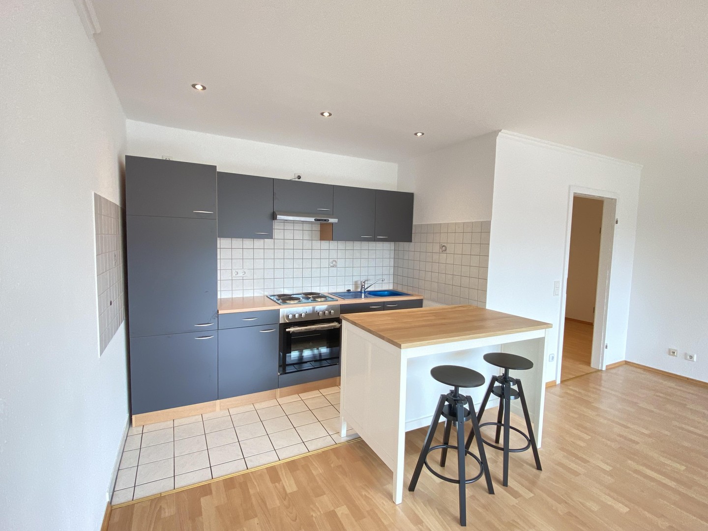 Top Wohnung Balkon EBK Unterbachersee! – Düsseldorf – Vorschaubild 4