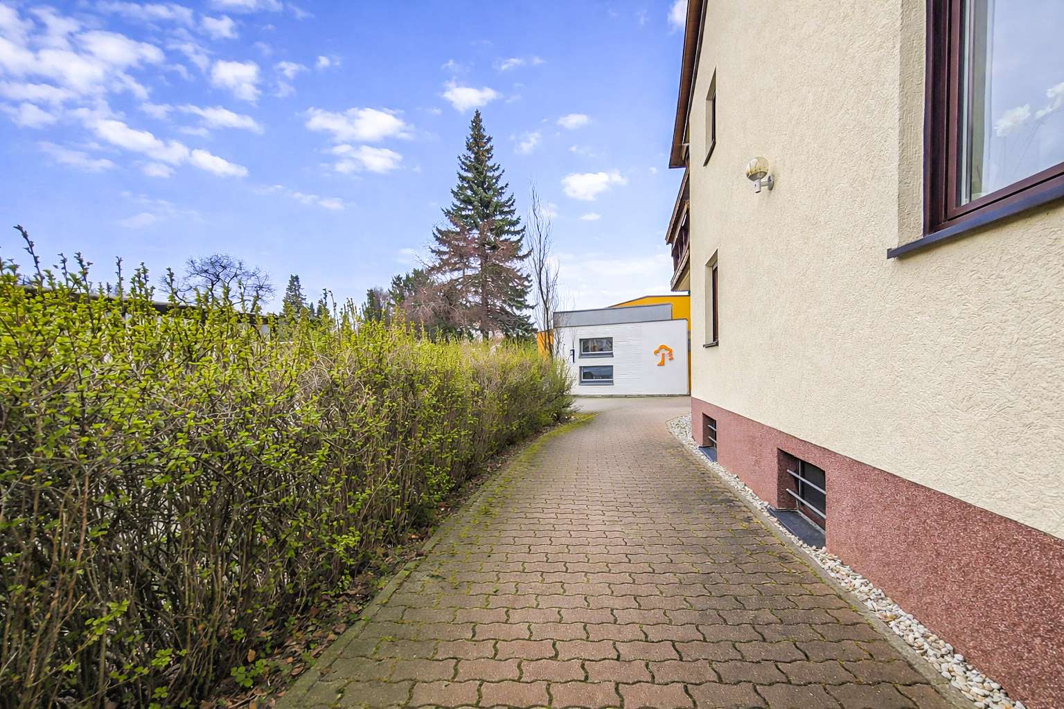 Komfortables Wohnen mit Hauscharakter | Großzügige EG-Wohnung mit Kamin, Gartenanteil & Garage – Leipzig – Vorschaubild 5
