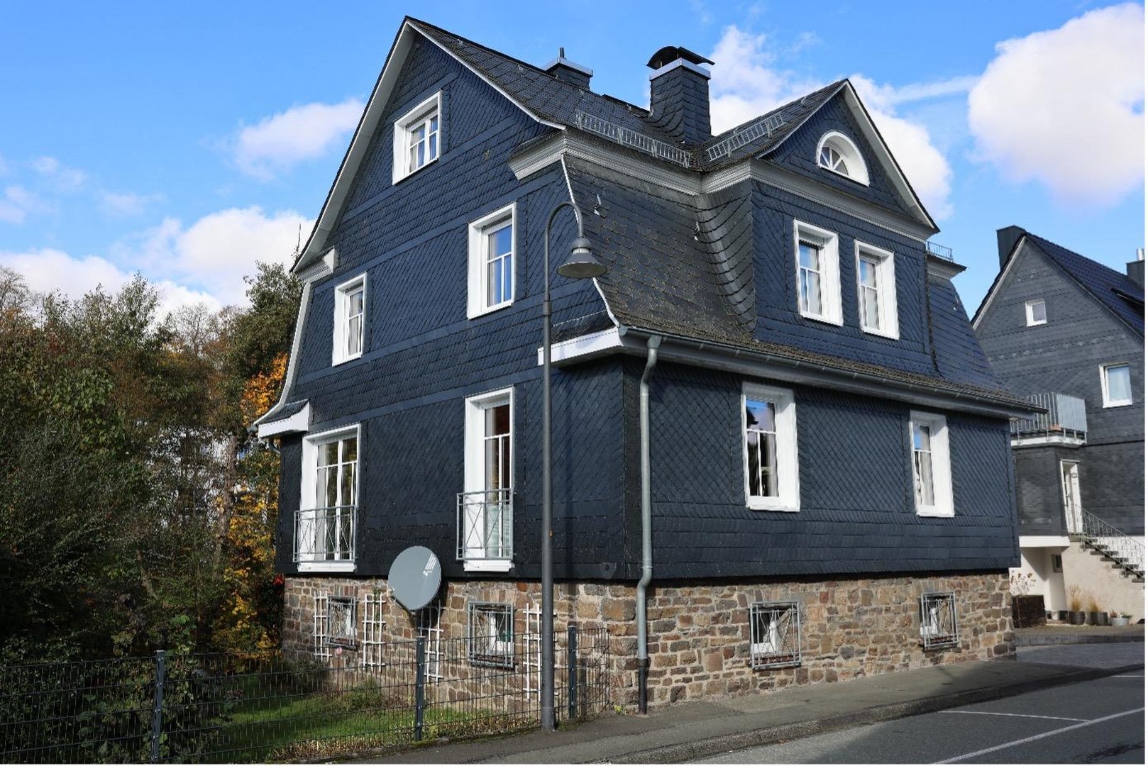 Einfamilienhaus in zentraler und idyllischer Lage – Bad Berleburg – Bild 1 von 6