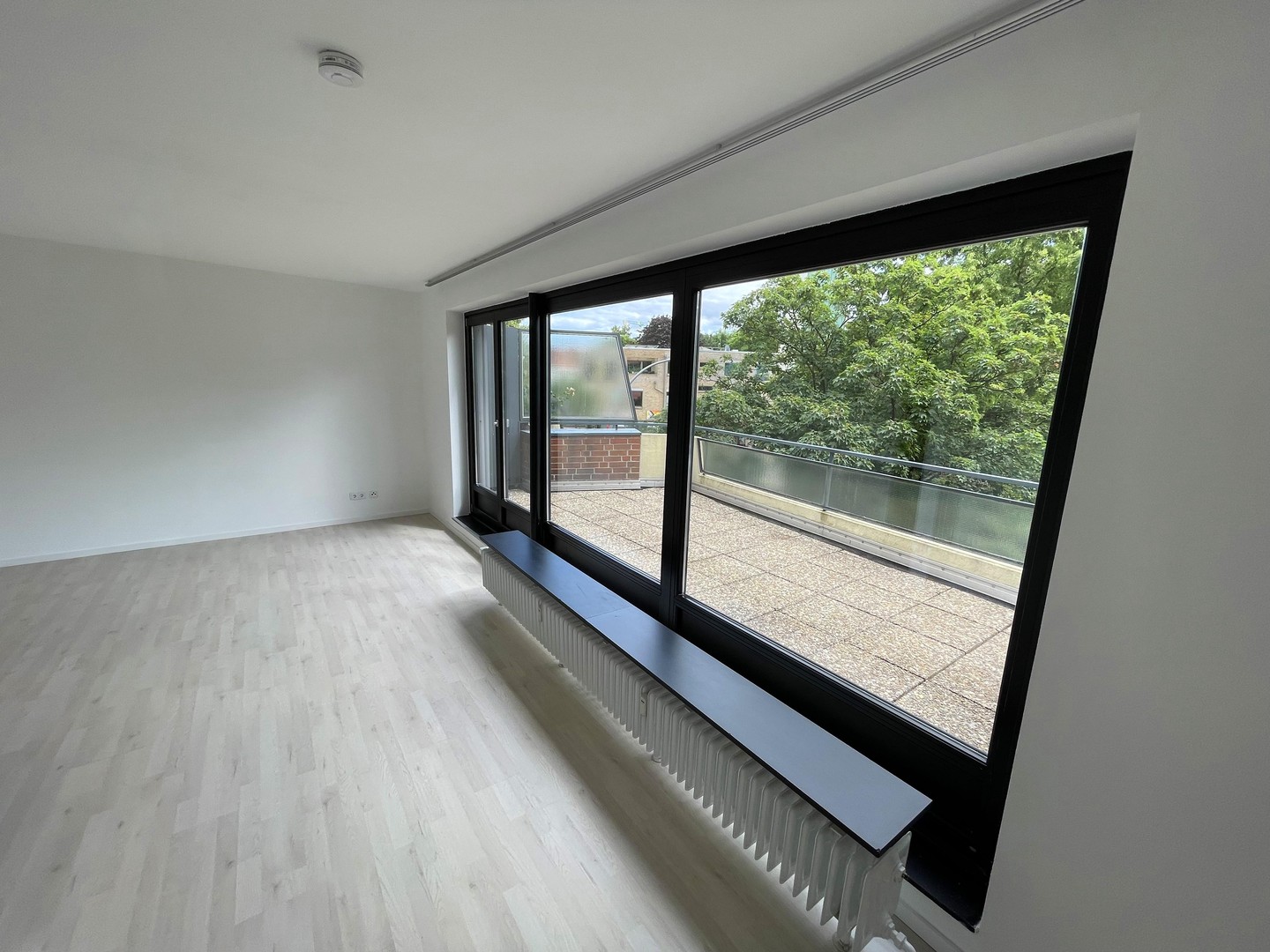 3-ZIMMER-WOHNUNG IN TOP ZUSTAND MIT SÜD-DACHTERRASSE // PROVISIONSFREI! – Hamburg – Vorschaubild 2