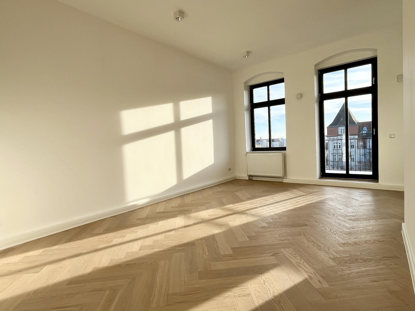 Kernsanierter Altbau | 3 Zimmer mit Weitblick | 2 Balkone | EBK inkl. | Aufzug | top Anbindung – Berlin – Vorschaubild 3