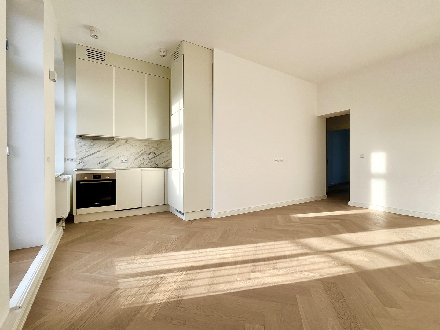 Kernsanierter Altbau | 3 Zimmer mit Weitblick | 2 Balkone | EBK inkl. | Aufzug | top Anbindung – Berlin – Vorschaubild 4