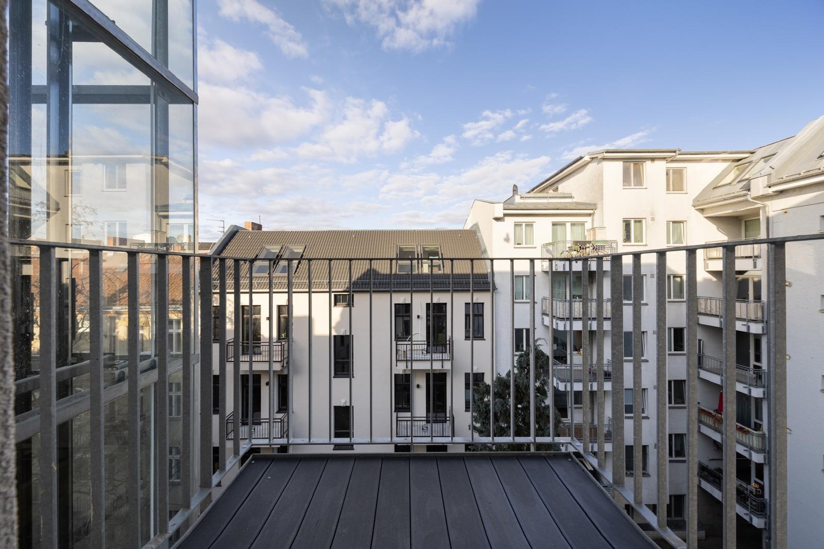 Kernsanierter Altbau | 3 Zimmer mit Weitblick | 2 Balkone | EBK inkl. | Aufzug | top Anbindung – Berlin – Vorschaubild 11