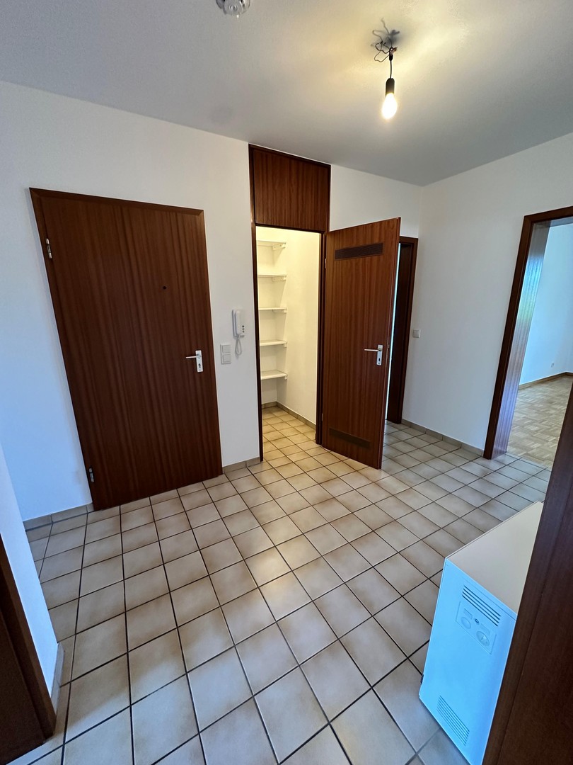 Hübsche 3 Zimmer Wohnung mit Balkon, Tiefgaragenstellplatz und Einbauküche – Trier – Vorschaubild 2