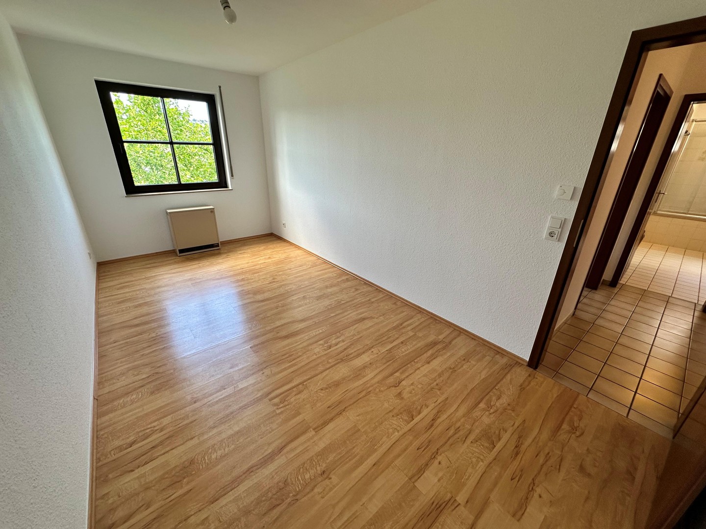 Hübsche 3 Zimmer Wohnung mit Balkon, Tiefgaragenstellplatz und Einbauküche – Trier – Vorschaubild 8