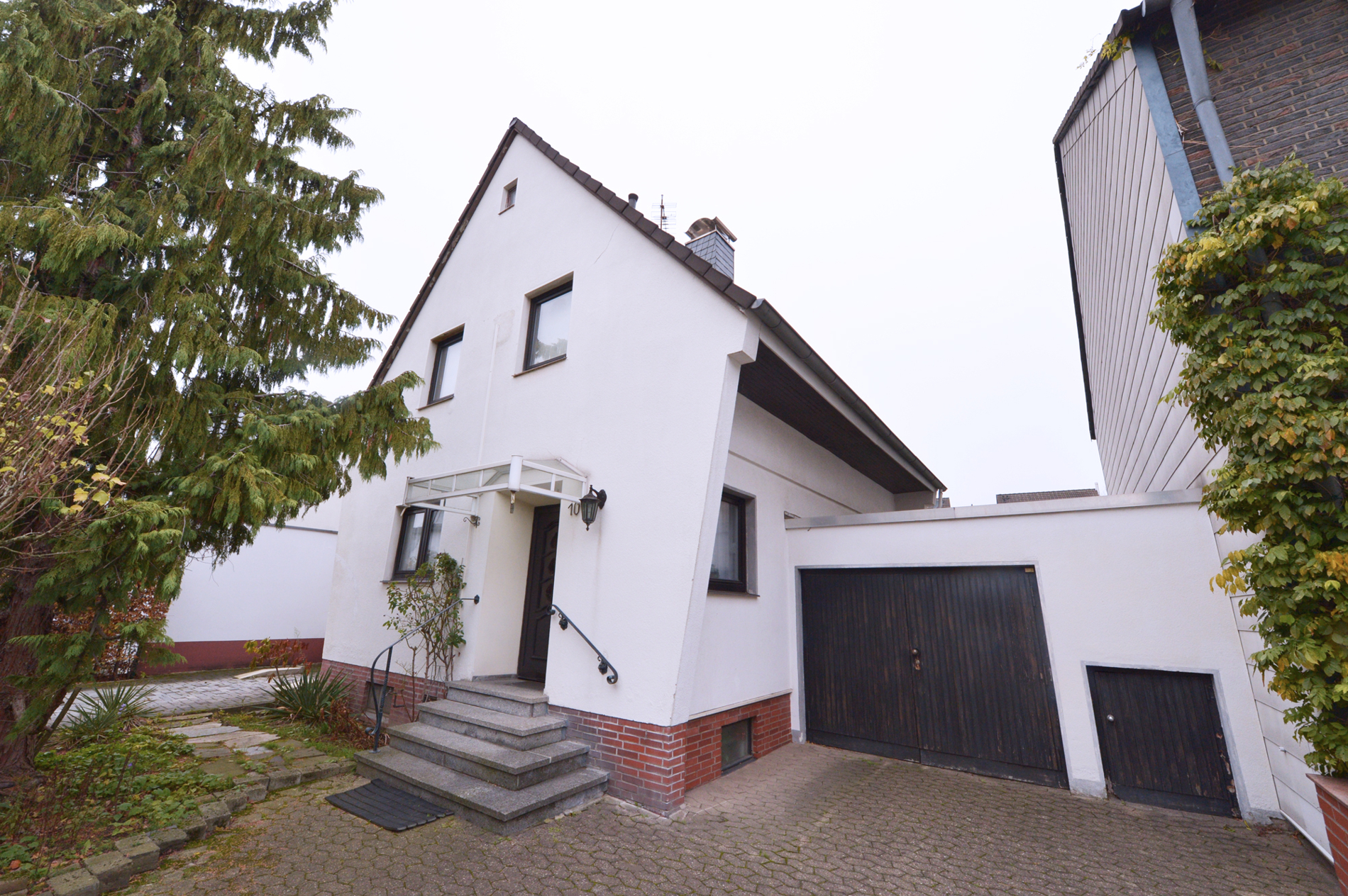 Freistehendes Einfamilienhaus mit großem Garten – Düsseldorf – Vorschaubild 2