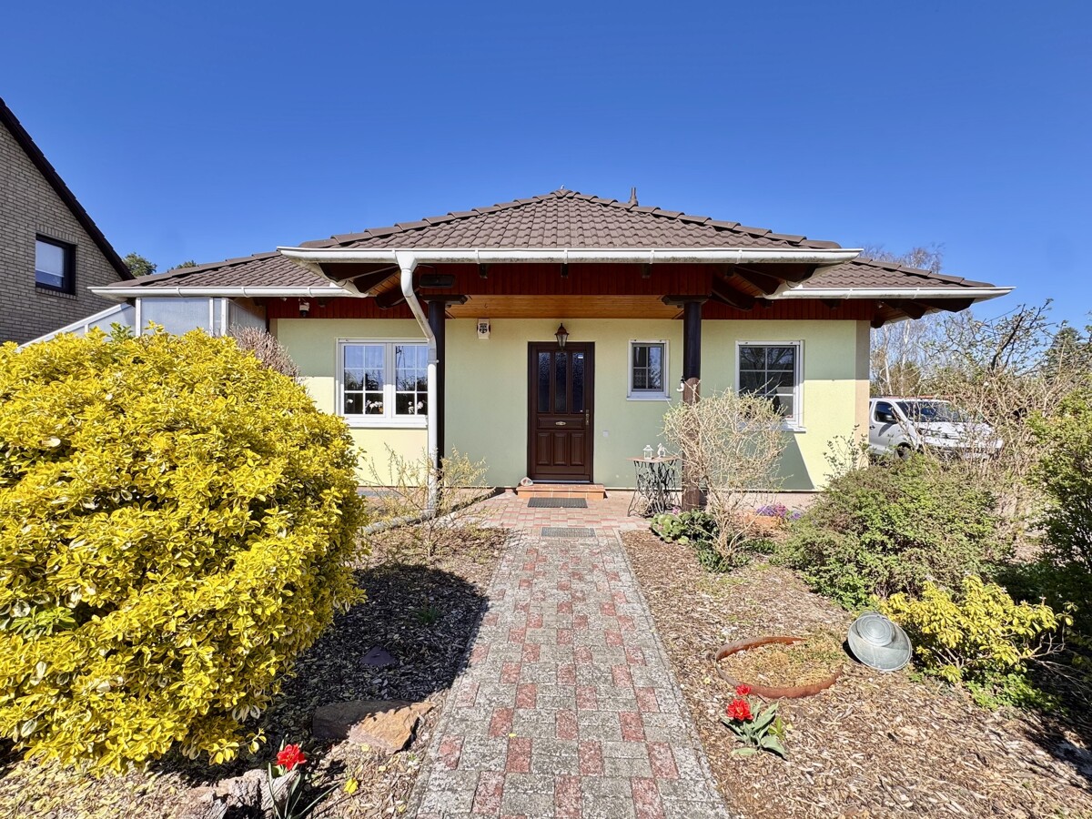 HORN IMMOBILIEN + Einfamilienhaus mit Einbauküche, Doppelgarage und Keller in Krugsdorf bei Pasewalk – Krugsdorf – Vorschaubild 10