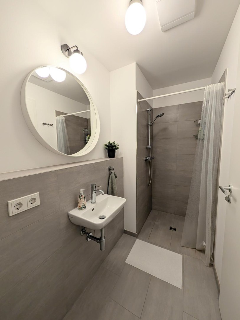 Neubau‑3‑Zimmer‑Wohnung in ruhiger Lage mit 2 Bädern und Süd-Loggia – Berlin – Vorschaubild 13