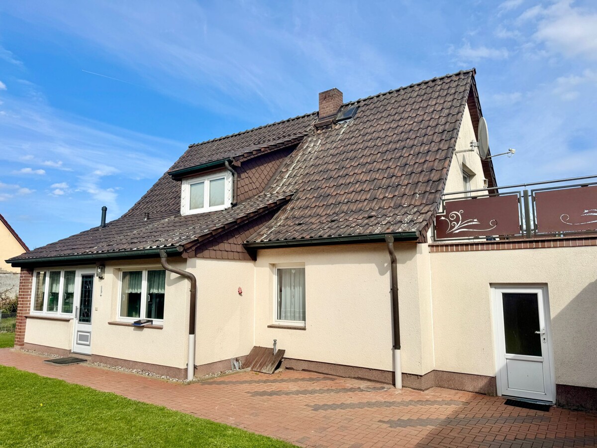 HORN IMMOBILIEN ++ Haus mit Doppelgarage und Nebengebäude in Wodarg bei Altentreptow, ruhige Lage – Werder OT Wodarg – Vorschaubild 14