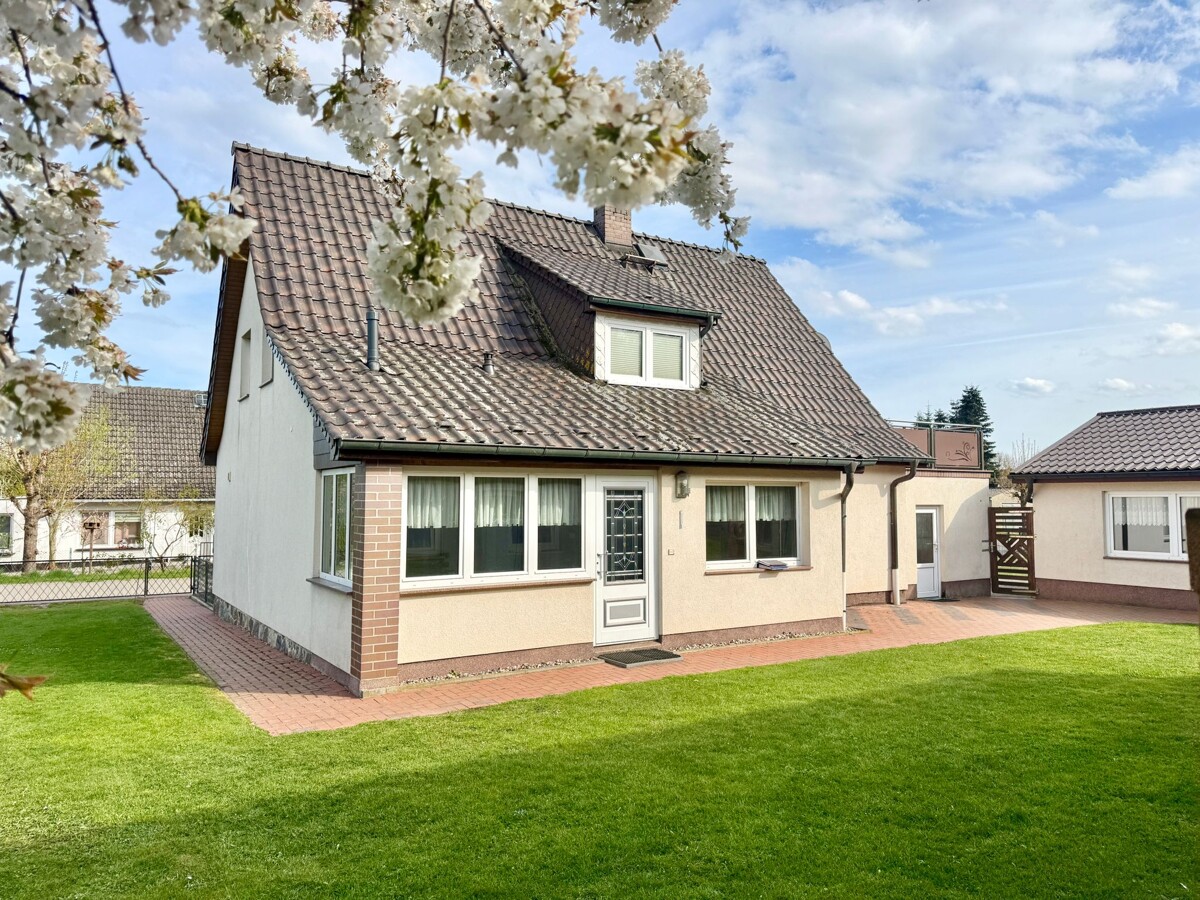 HORN IMMOBILIEN ++ Haus mit Doppelgarage und Nebengebäude in Wodarg bei Altentreptow, ruhige Lage – Werder OT Wodarg – Vorschaubild 15