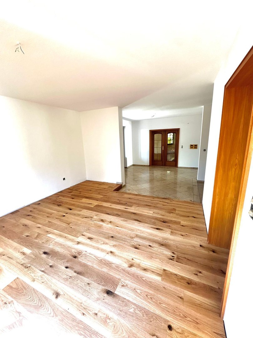 Großzügiges Einfamilienhaus in toller Lage mit Garten, Terrasse und viel Privatsphäre – Coburg – Vorschaubild 10