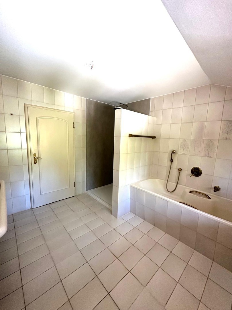 Großzügiges Einfamilienhaus in toller Lage mit Garten, Terrasse und viel Privatsphäre – Coburg – Vorschaubild 15