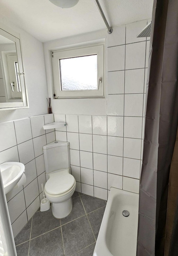 Stilvolle Dachgeschosswohnung mit 2 Zimmern in ruhiger Umgebung – Gießen – Vorschaubild 3