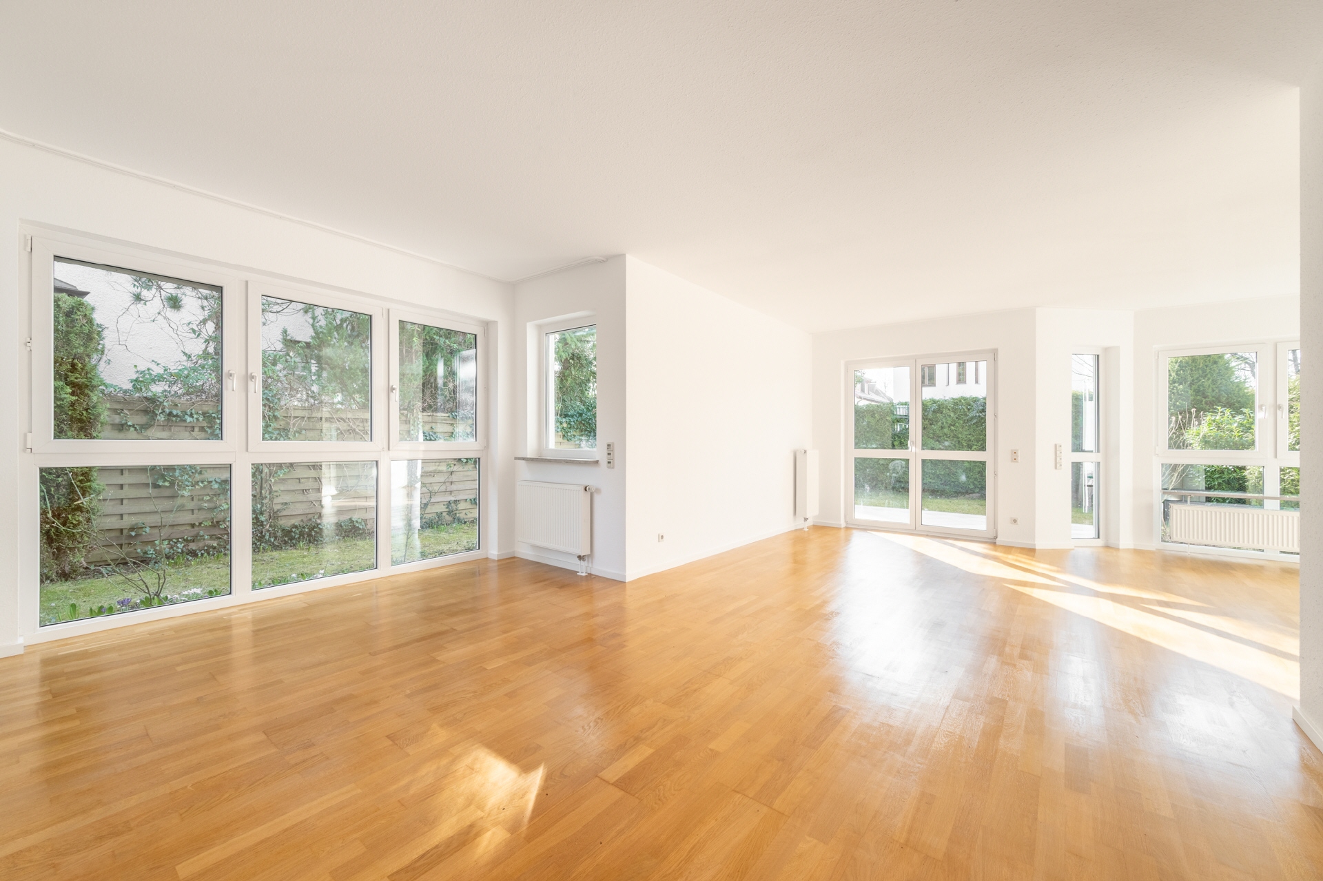 Aigner - Großzügige 3-Zimmer-Erdgeschosswohnung mit Garten in der Villenkolonie Pasing I – München – Vorschaubild 2