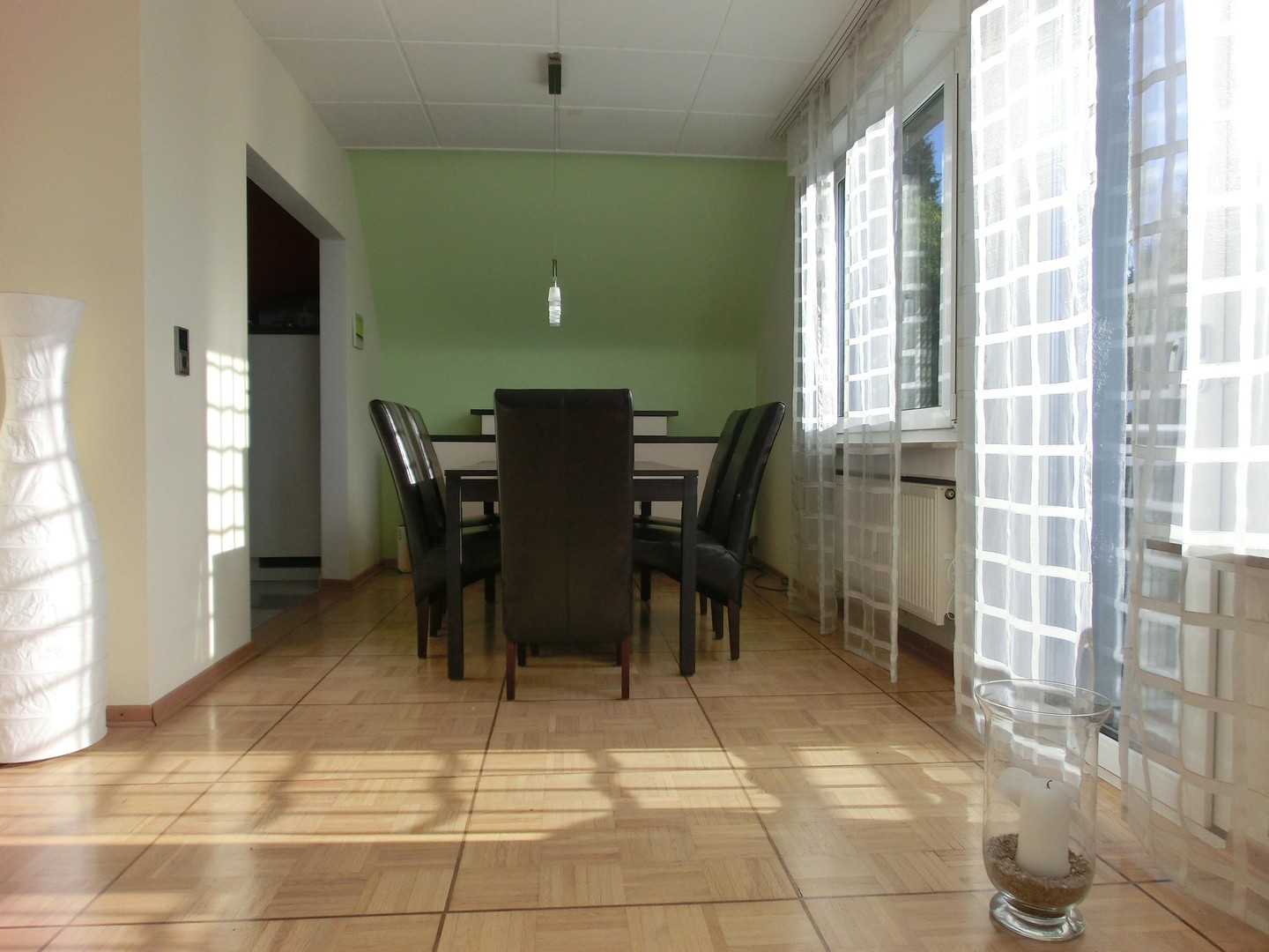 Lichtdurchflutete 2-Zimmer-Wohnung mit Einbauküche in 2-Familienhaus – Köln – Vorschaubild 4