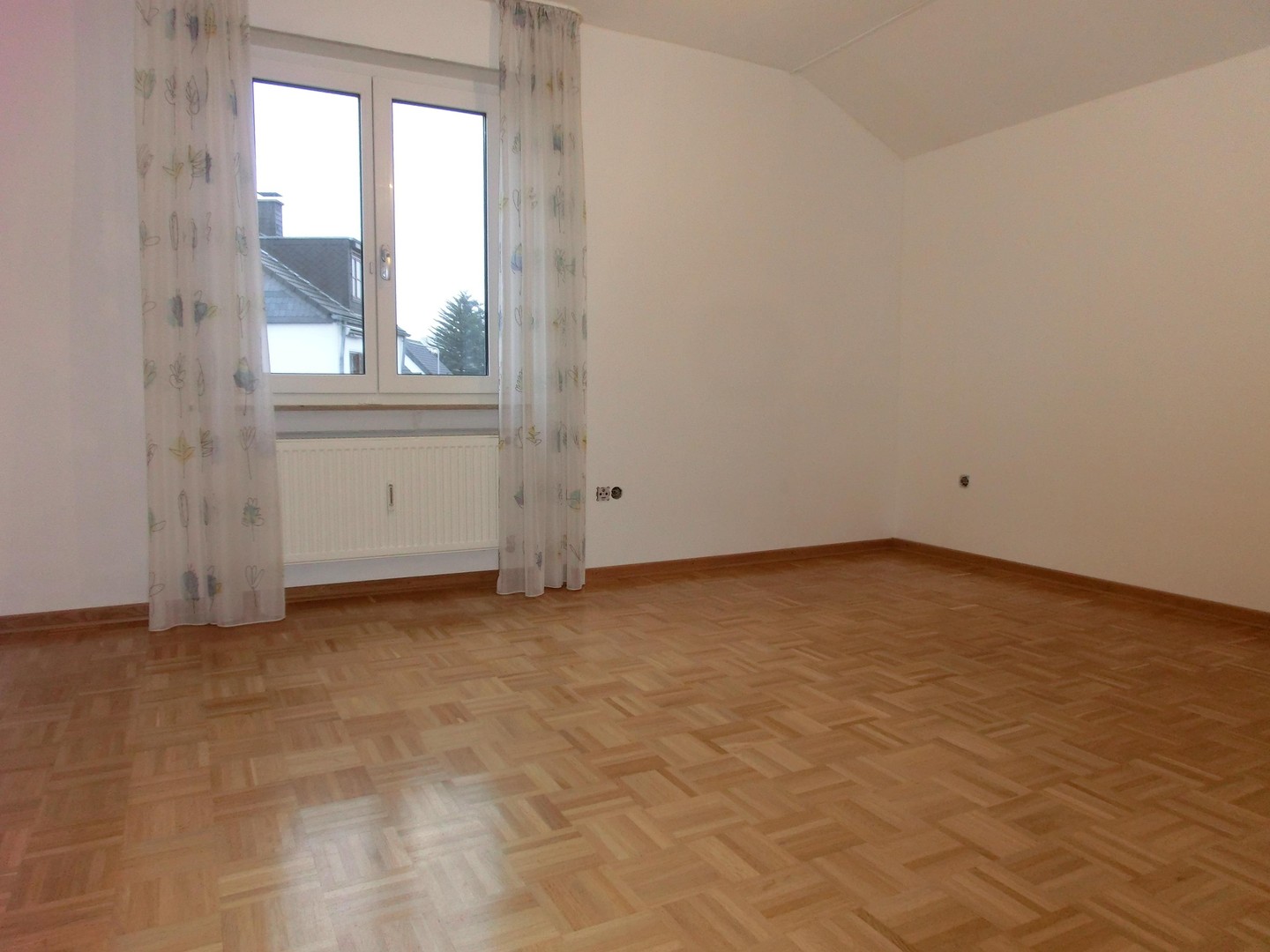 Lichtdurchflutete 2-Zimmer-Wohnung mit Einbauküche in 2-Familienhaus – Köln – Vorschaubild 5
