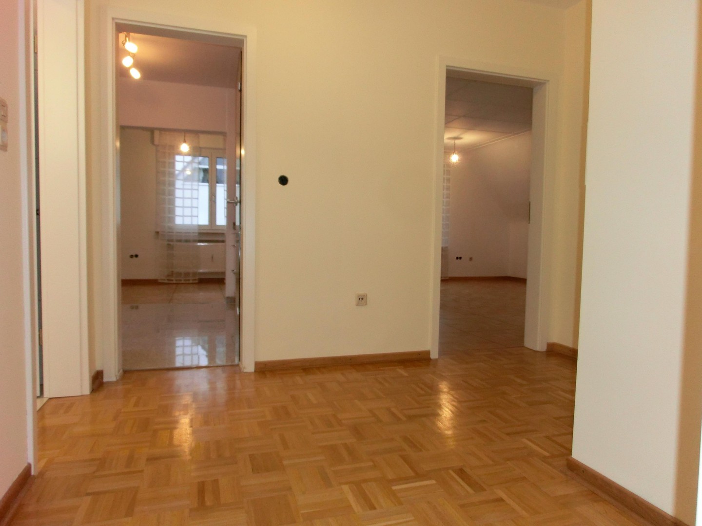 Lichtdurchflutete 2-Zimmer-Wohnung mit Einbauküche in 2-Familienhaus – Köln – Vorschaubild 7