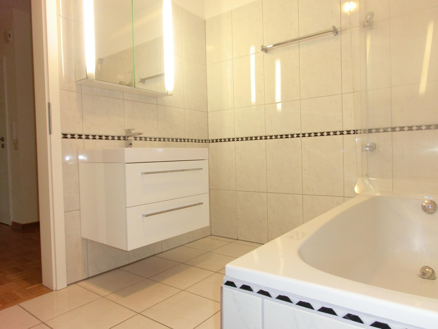 Lichtdurchflutete 2-Zimmer-Wohnung mit Einbauküche in 2-Familienhaus – Köln – Vorschaubild 8