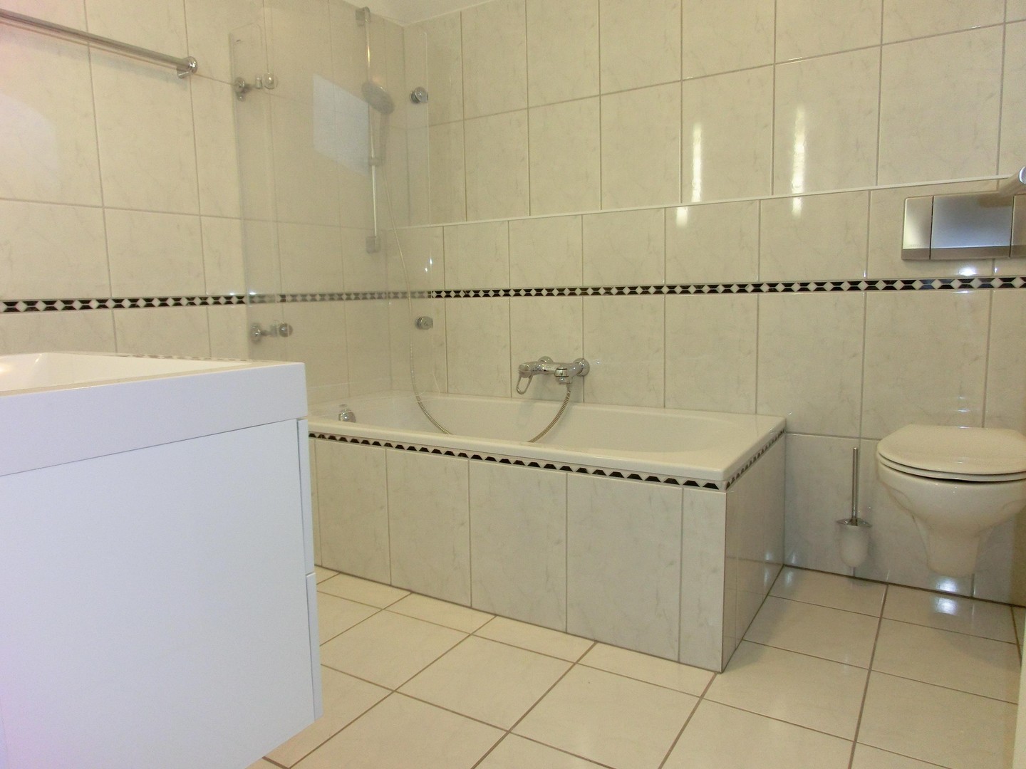 Lichtdurchflutete 2-Zimmer-Wohnung mit Einbauküche in 2-Familienhaus – Köln – Vorschaubild 9