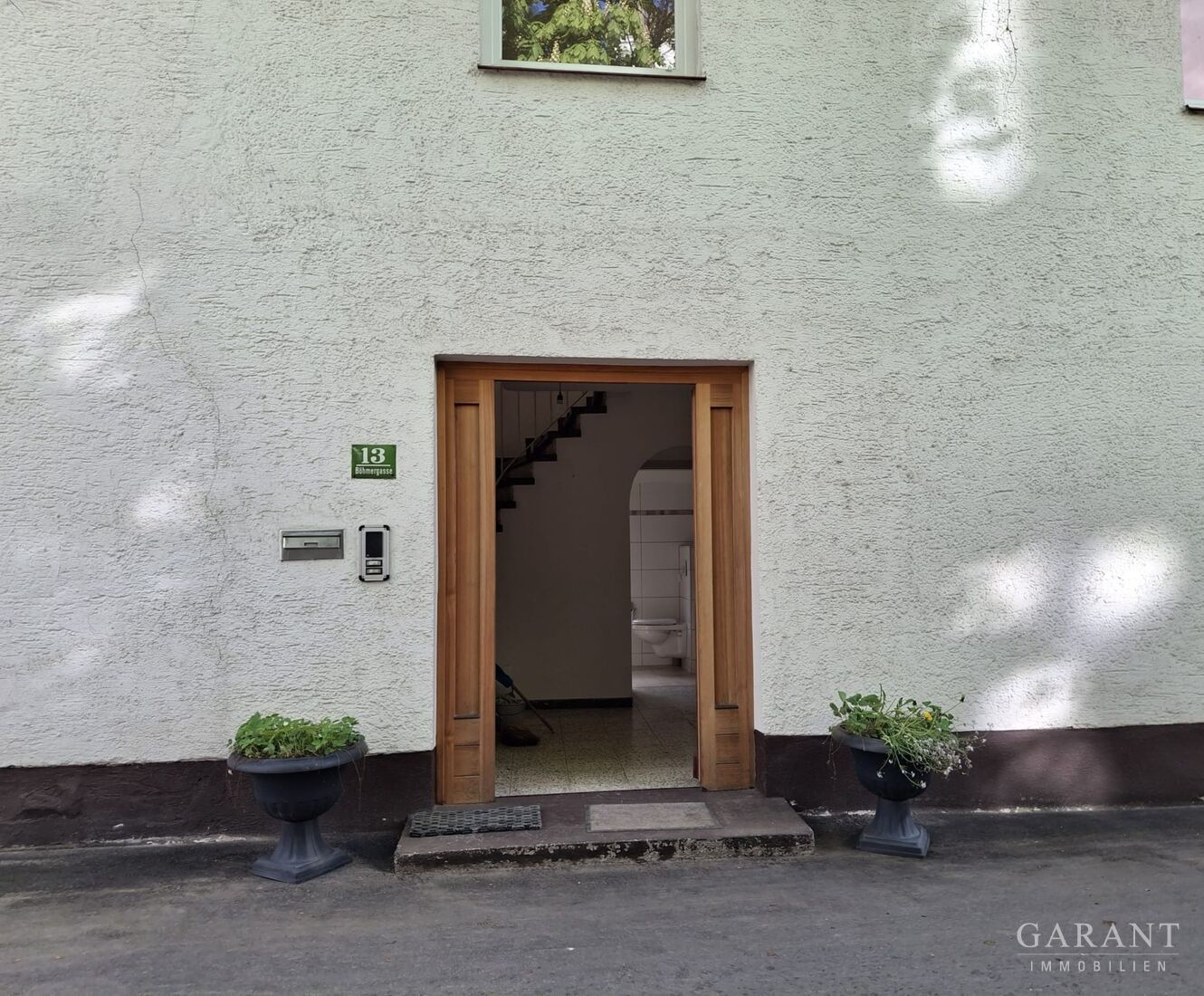 Wer erweckt das Dornröschenhaus zum Leben?! Einfamilienhaus in ruhiger aber doch zentraler Lage!