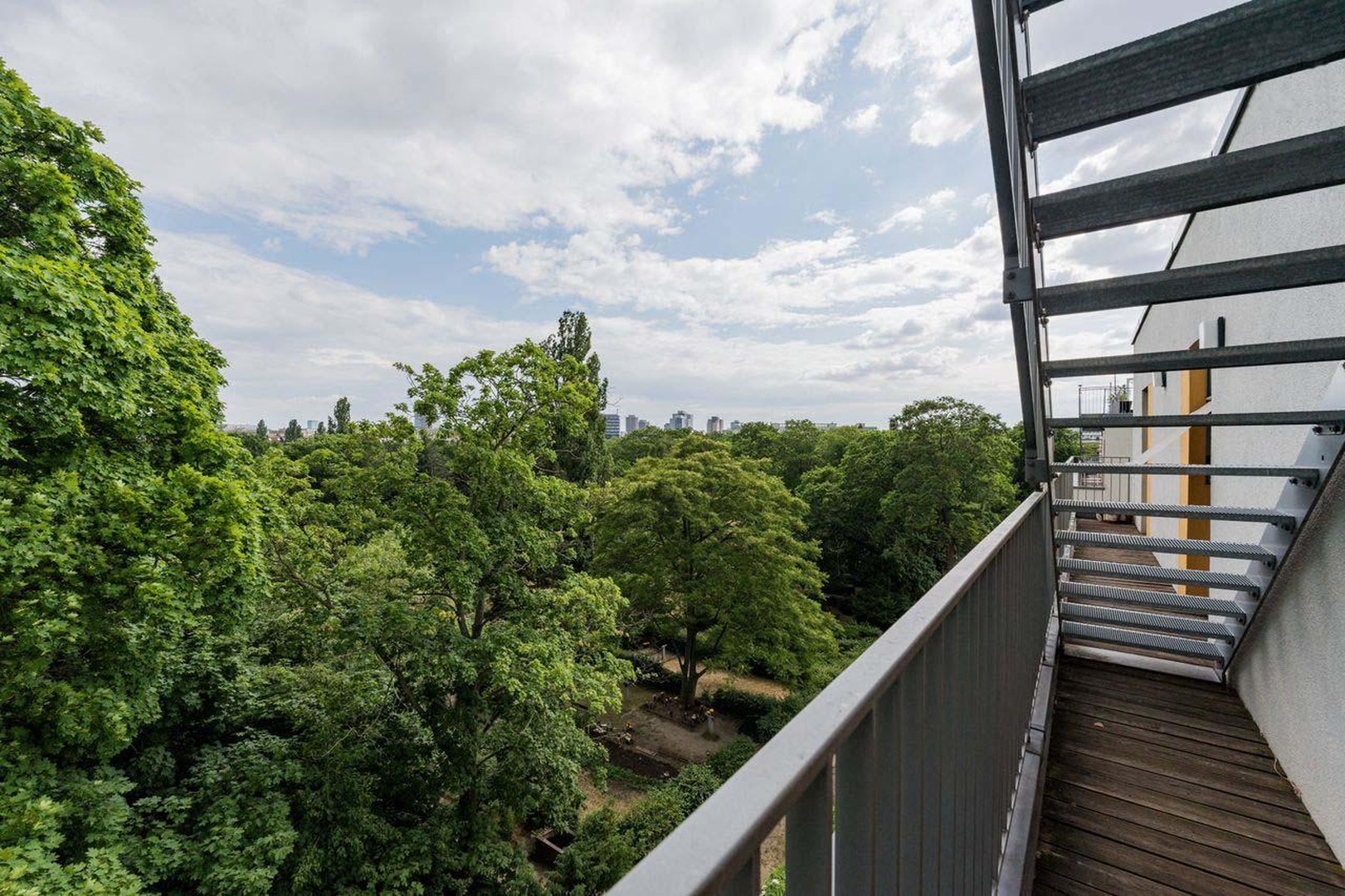 Penthouse appartment mit großer Dachterasse (möbliert) – Berlin – Vorschaubild 12