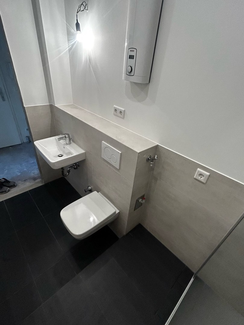 Umfangreich sanierte, helle Wohnung mit Balkon (EK,Waschmaschine,Keller) – Düsseldorf – Vorschaubild 3