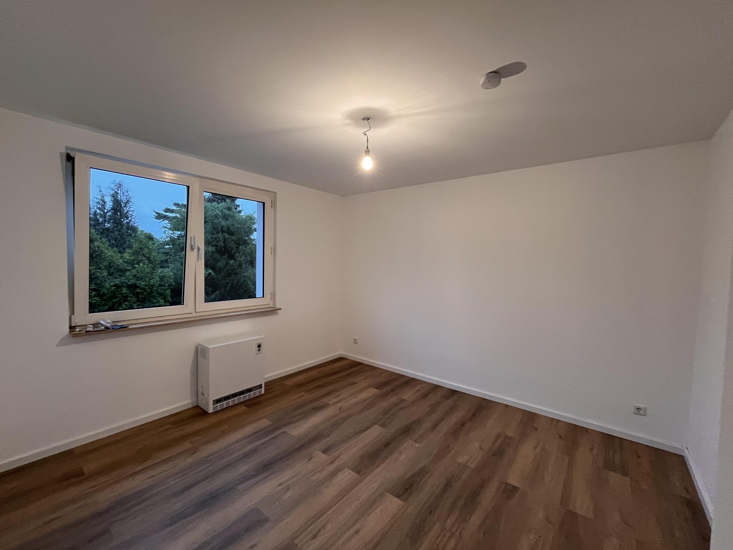 Umfangreich sanierte, helle Wohnung mit Balkon (EK,Waschmaschine,Keller) – Düsseldorf – Vorschaubild 4