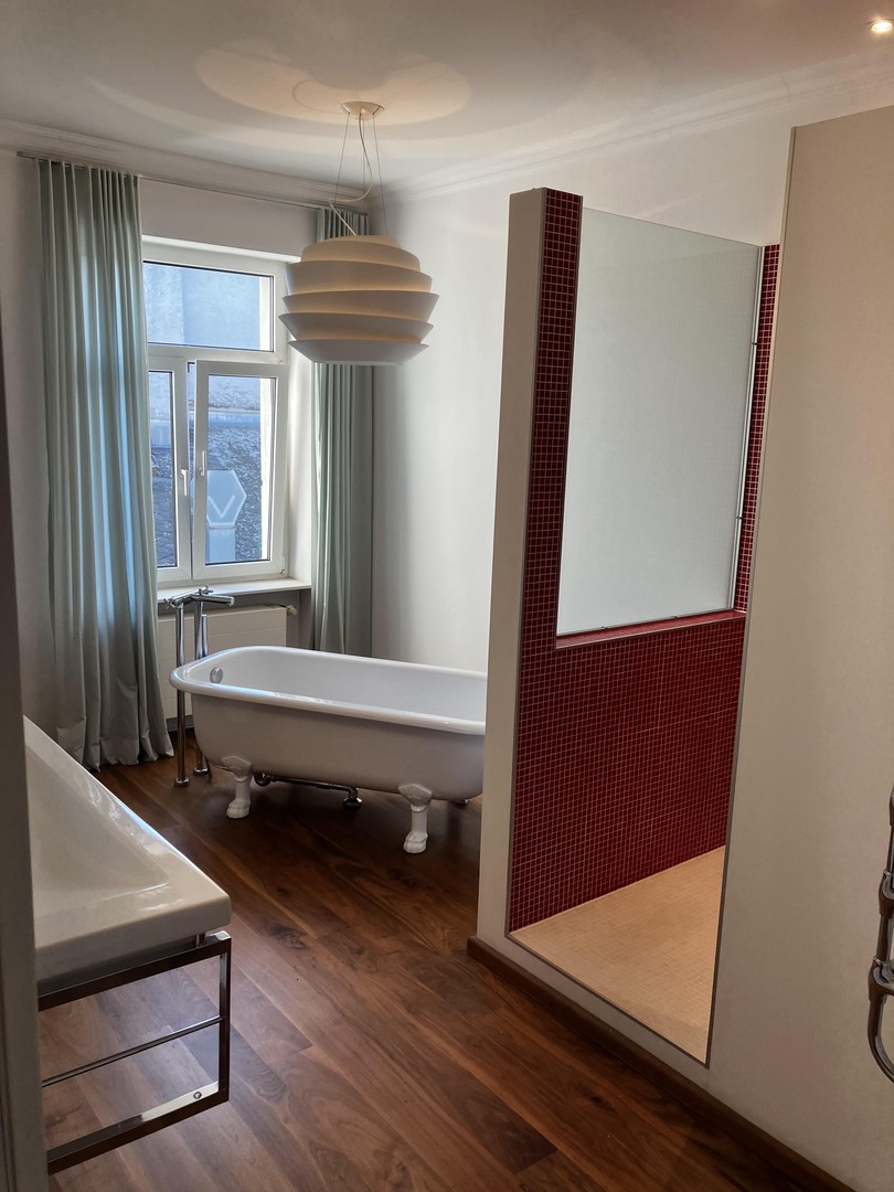 Charmante Stil-Altbauwohnung in zentraler Lage – Bad Homburg – Vorschaubild 2
