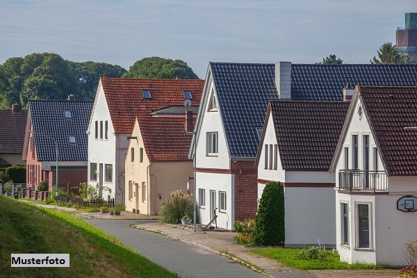Einfamilienhaus nebst Doppelgarage in Stadtrandlage - provisionsfrei