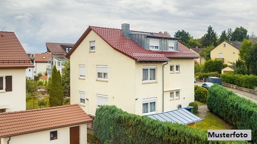 Mehrfamilienhaus mit 7 Wohnungen und 11 Garagen