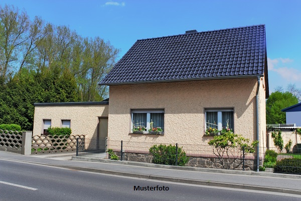 Einfamilienhaus mit Doppelgarage in ruhiger, guter Wohnlage