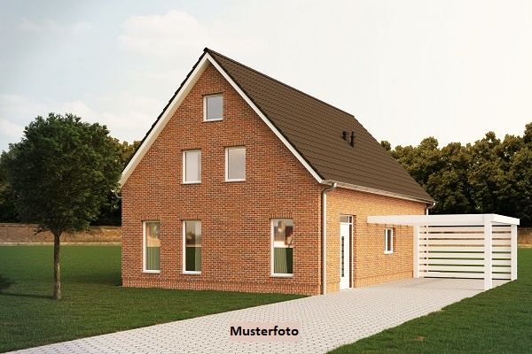 Freistehendes Einfamilienhaus mit Garten und Garage in ruhiger Lage