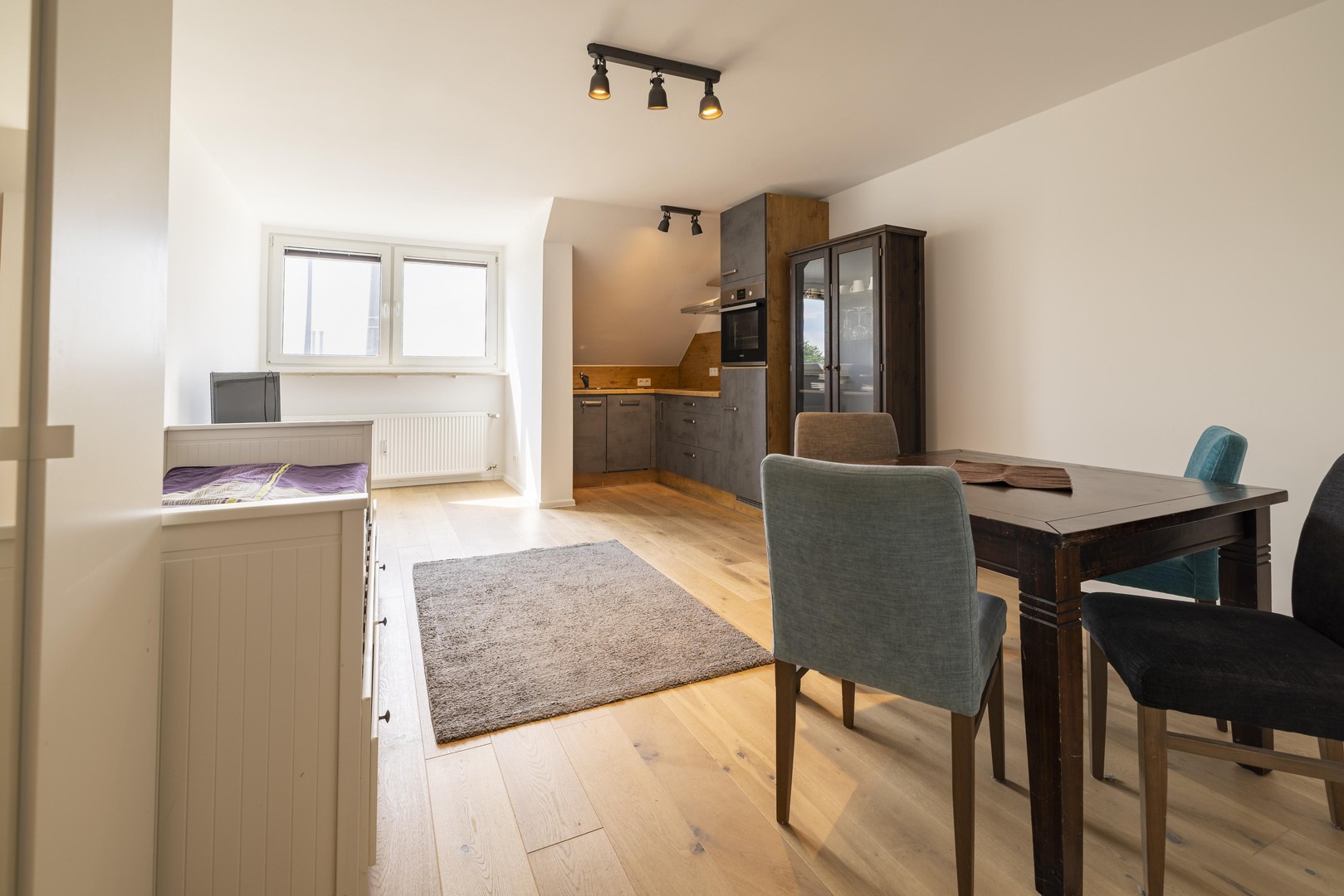Vollmöbliertes Apartment mit Stadionblick in der Grünwalder Straße – München – Vorschaubild 2