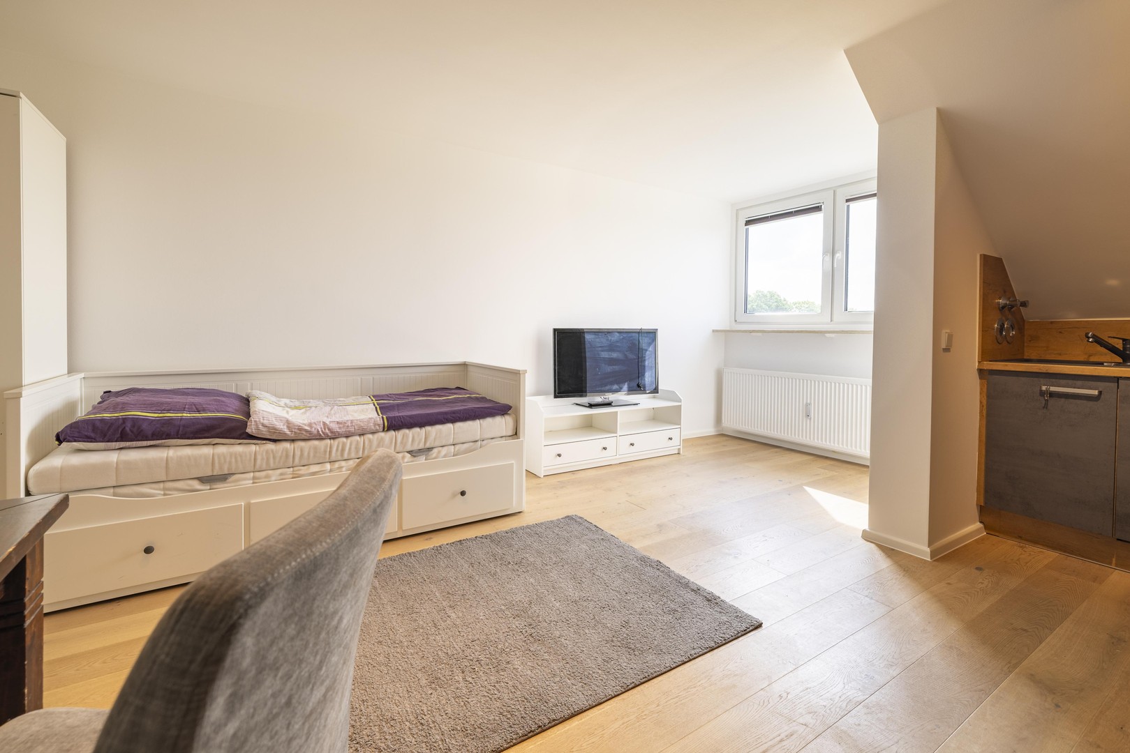 Vollmöbliertes Apartment mit Stadionblick in der Grünwalder Straße – München – Vorschaubild 3