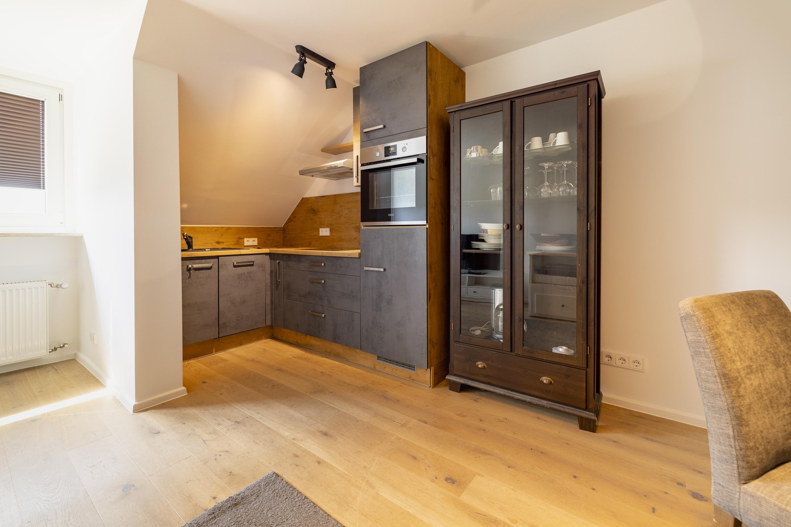 Vollmöbliertes Apartment mit Stadionblick in der Grünwalder Straße – München – Vorschaubild 4