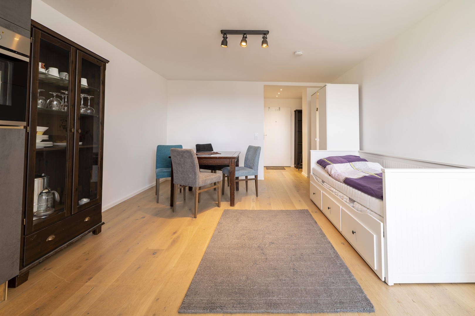 Vollmöbliertes Apartment mit Stadionblick in der Grünwalder Straße – München – Vorschaubild 5