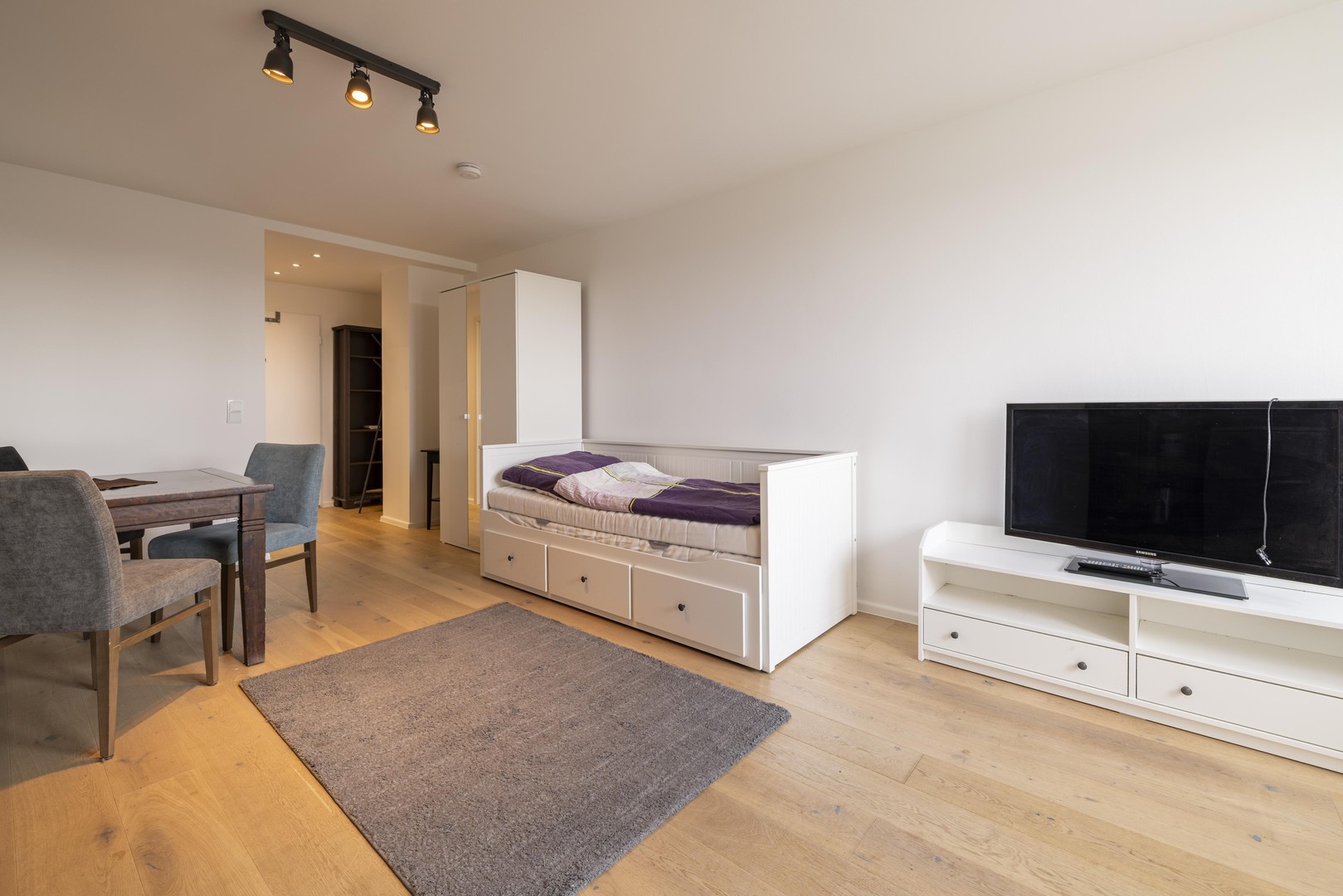 Vollmöbliertes Apartment mit Stadionblick in der Grünwalder Straße – München – Vorschaubild 6