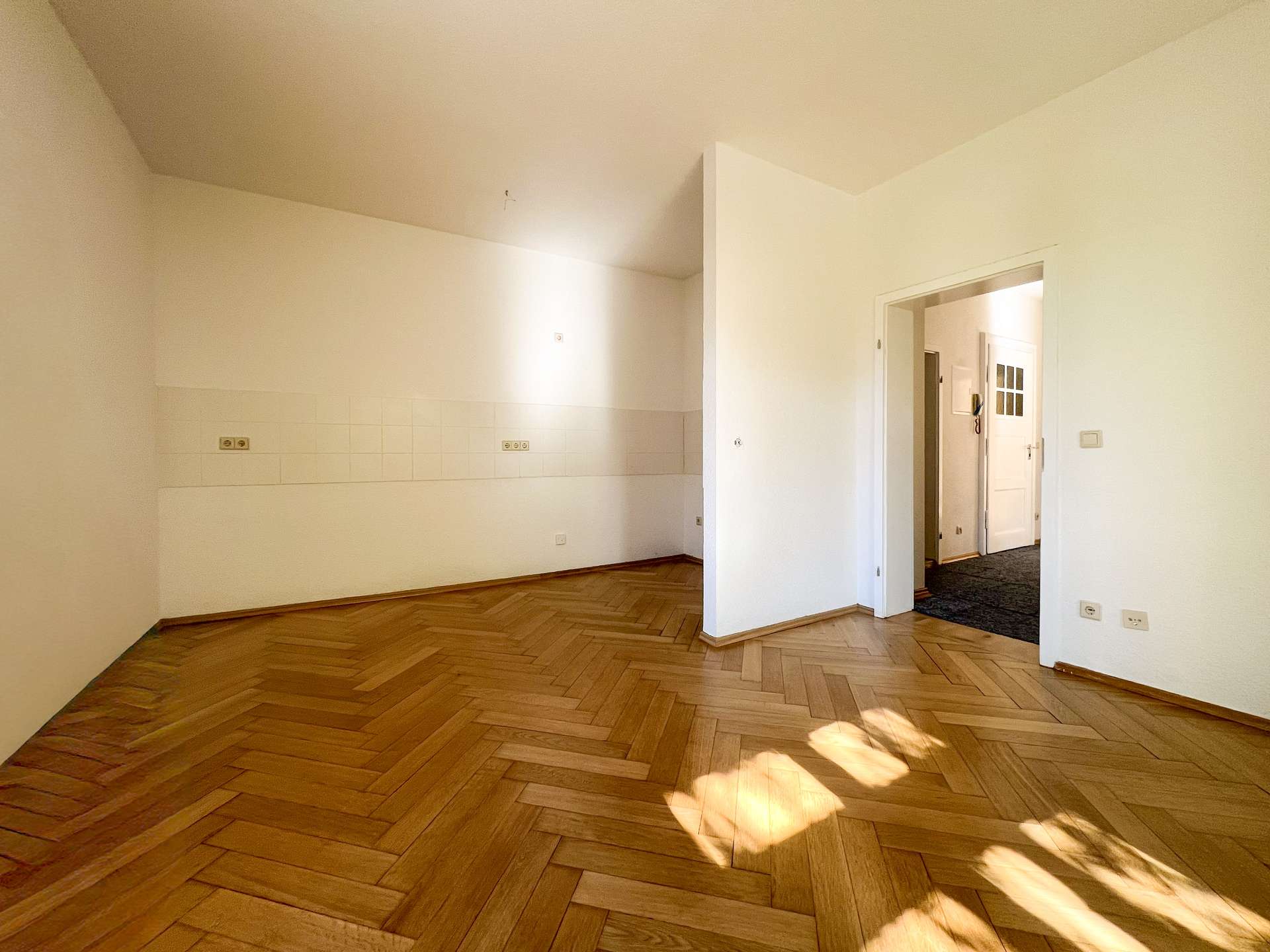Helle 3-RW frisch saniert | Fischgrätenparkett | *sofort bezugsfrei* – Leipzig – Vorschaubild 12