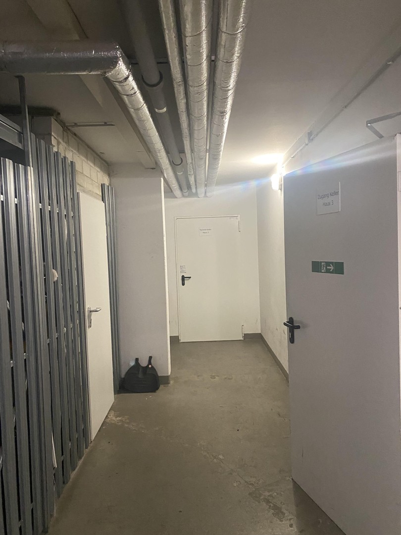 Sonnige Penthousewohnung mit Küche - 3 ZKB mit Terrasse, Keller und 2 x Stellplatz – Frankfurt – Vorschaubild 8