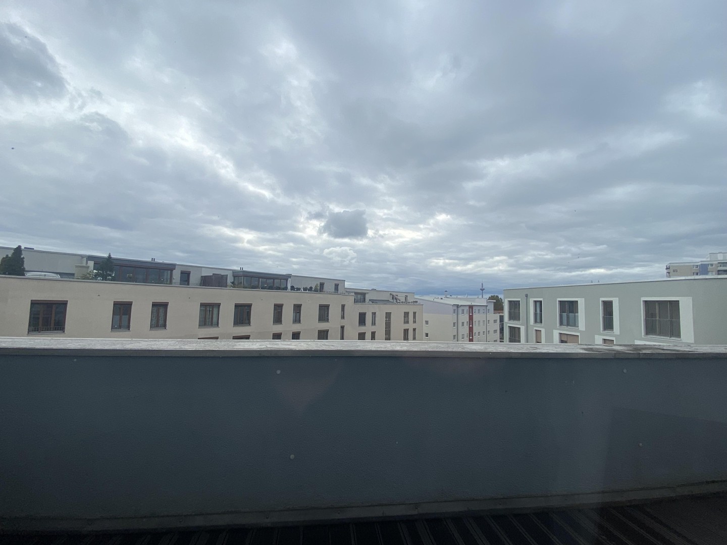 Sonnige Penthousewohnung mit Küche - 3 ZKB mit Terrasse, Keller und 2 x Stellplatz – Frankfurt – Vorschaubild 11