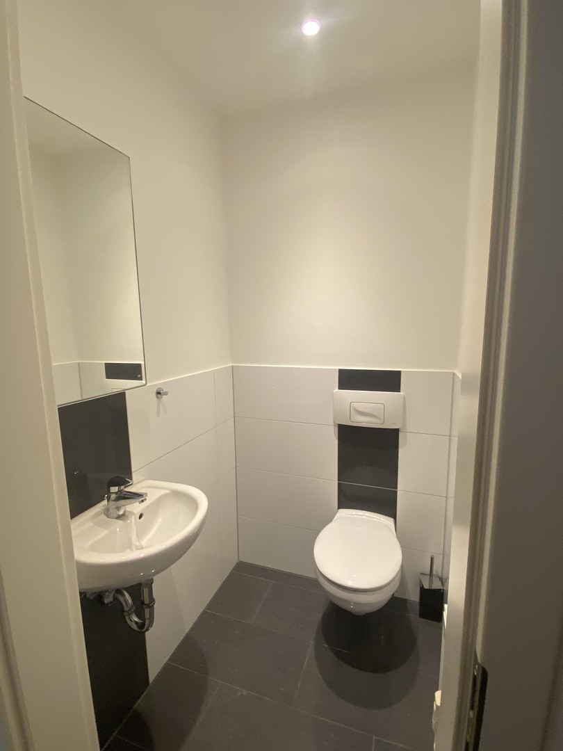 Sonnige Penthousewohnung mit Küche - 3 ZKB mit Terrasse, Keller und 2 x Stellplatz – Frankfurt – Vorschaubild 14
