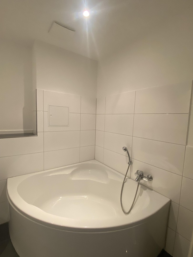 Sonnige Penthousewohnung mit Küche - 3 ZKB mit Terrasse, Keller und 2 x Stellplatz – Frankfurt – Vorschaubild 16